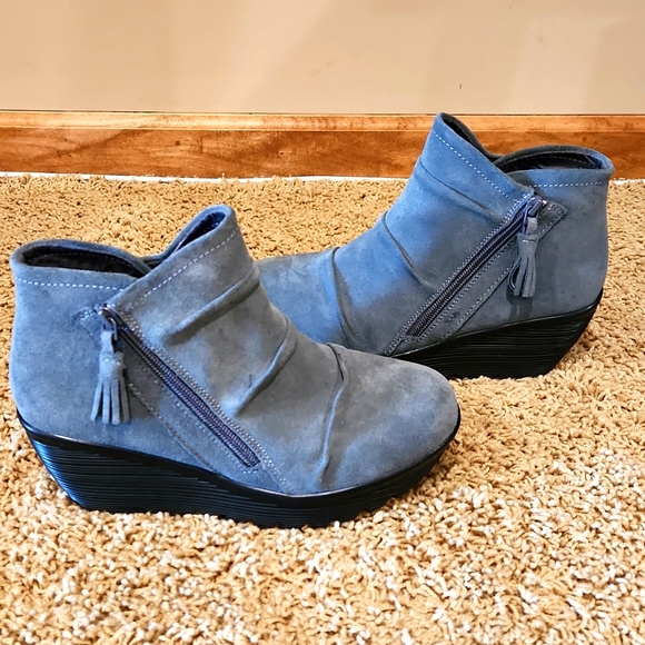Skechers Shoes - Sketches gray suede boot with zipper closures size 8.5